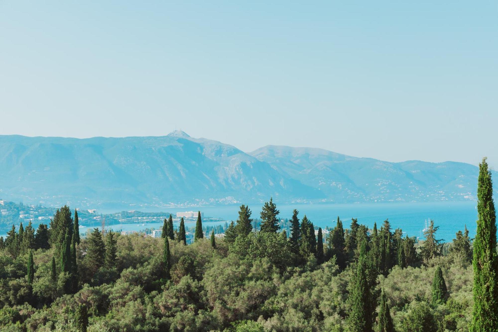 Kira Άφρα